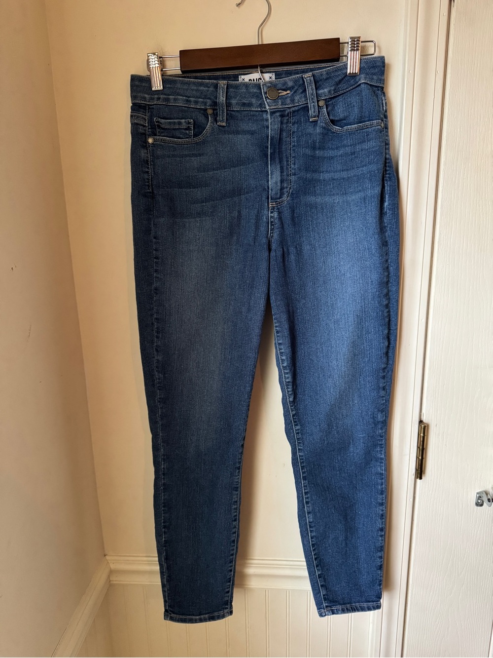 PAIGE Women's Hoxton Crop Jeans in Medium/Dark Blue Wash‎ Size 29